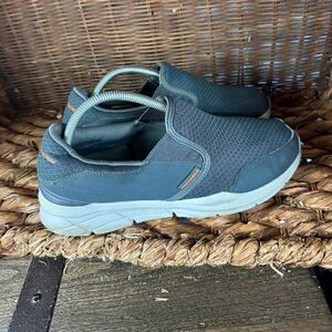 SKECHERS Men's Gray Persisting Slip-On Relaxed Fit Walking Sneaker Shoes Size 9